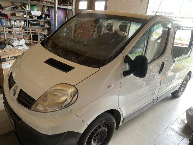 Белый Рено Трафик, объемом двигателя 2 л и пробегом 270 тыс. км за 3000 $, фото 1 на Automoto.ua