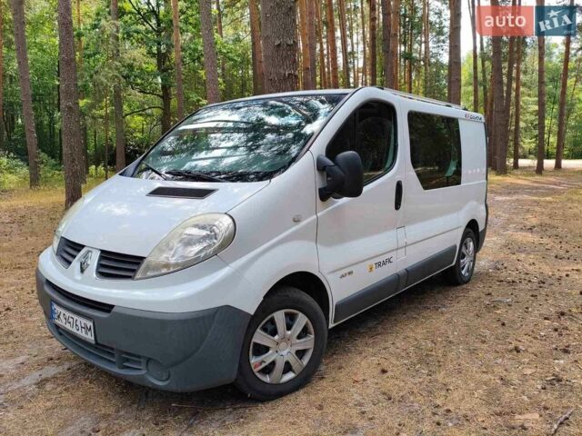 Белый Рено Трафик, объемом двигателя 2 л и пробегом 280 тыс. км за 11800 $, фото 4 на Automoto.ua