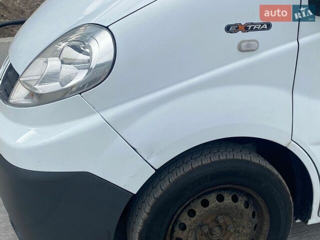 Белый Рено Трафик, объемом двигателя 2 л и пробегом 240 тыс. км за 8500 $, фото 3 на Automoto.ua