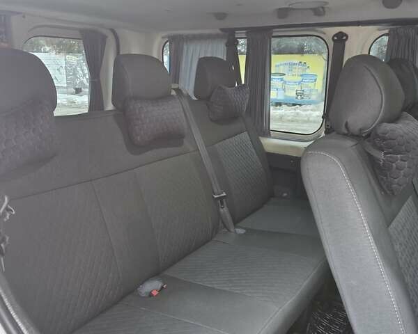 Білий Рено Трафік, об'ємом двигуна 2 л та пробігом 205 тис. км за 15500 $, фото 4 на Automoto.ua