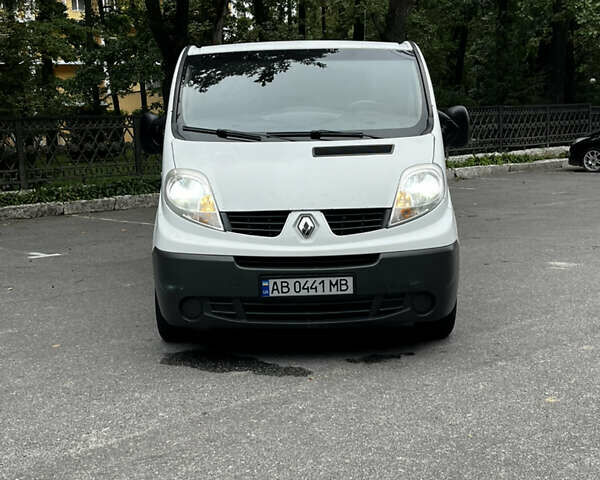Белый Рено Трафик, объемом двигателя 2 л и пробегом 287 тыс. км за 9500 $, фото 1 на Automoto.ua