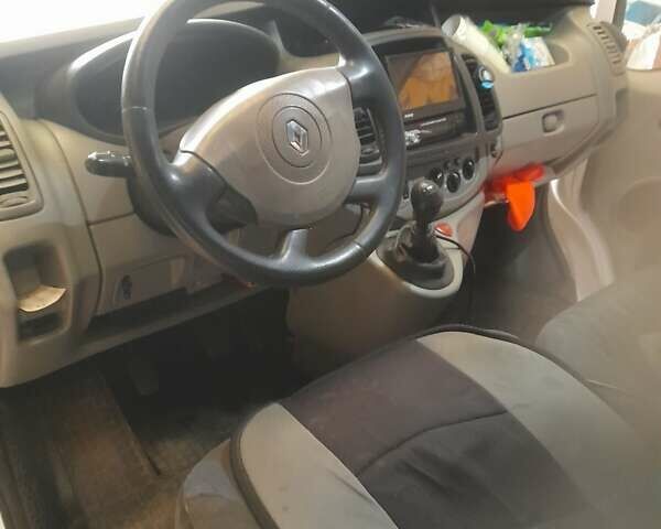 Білий Рено Трафік, об'ємом двигуна 2 л та пробігом 316 тис. км за 10500 $, фото 3 на Automoto.ua