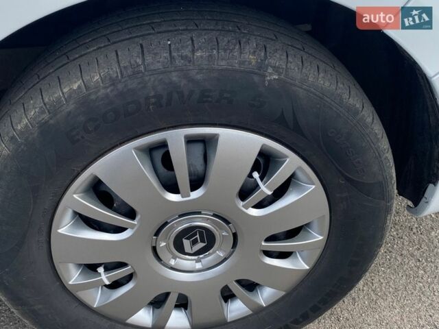 Белый Рено Трафик, объемом двигателя 2 л и пробегом 320 тыс. км за 12250 $, фото 67 на Automoto.ua