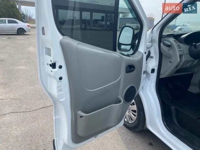 Белый Рено Трафик, объемом двигателя 2 л и пробегом 320 тыс. км за 12250 $, фото 21 на Automoto.ua