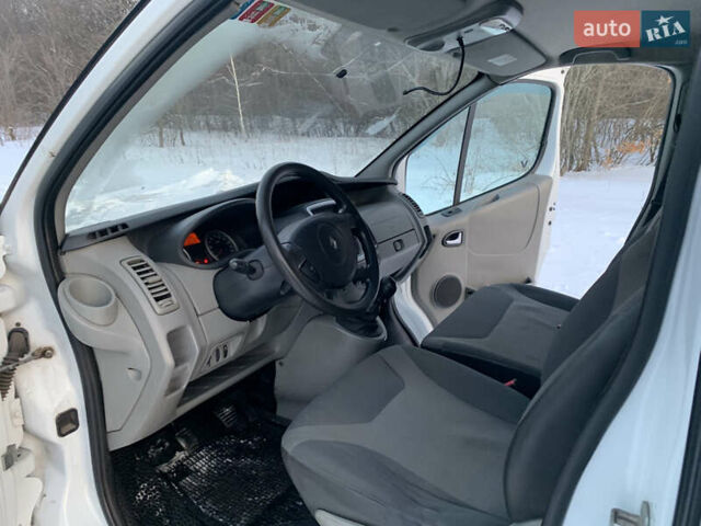 Білий Рено Трафік, об'ємом двигуна 2 л та пробігом 370 тис. км за 10000 $, фото 6 на Automoto.ua