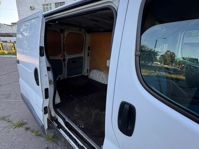 Белый Рено Трафик, объемом двигателя 2 л и пробегом 417 тыс. км за 9200 $, фото 7 на Automoto.ua