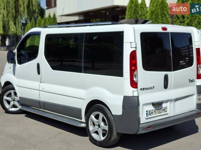 Белый Рено Трафик, объемом двигателя 2 л и пробегом 290 тыс. км за 13500 $, фото 1 на Automoto.ua
