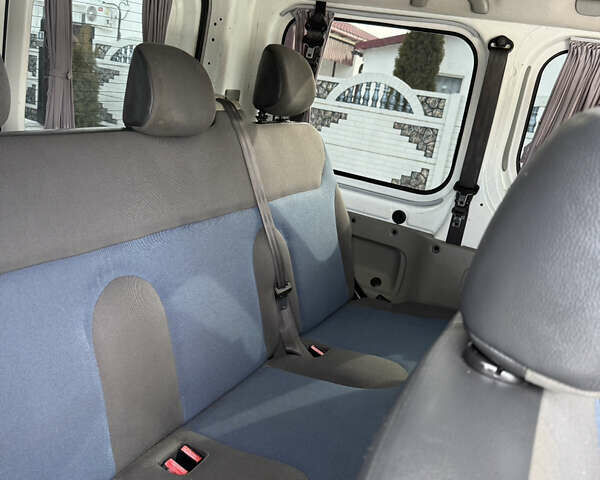 Белый Рено Трафик, объемом двигателя 2 л и пробегом 334 тыс. км за 12400 $, фото 15 на Automoto.ua