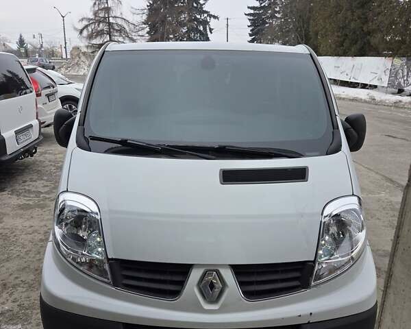 Білий Рено Трафік, об'ємом двигуна 2 л та пробігом 205 тис. км за 15500 $, фото 1 на Automoto.ua
