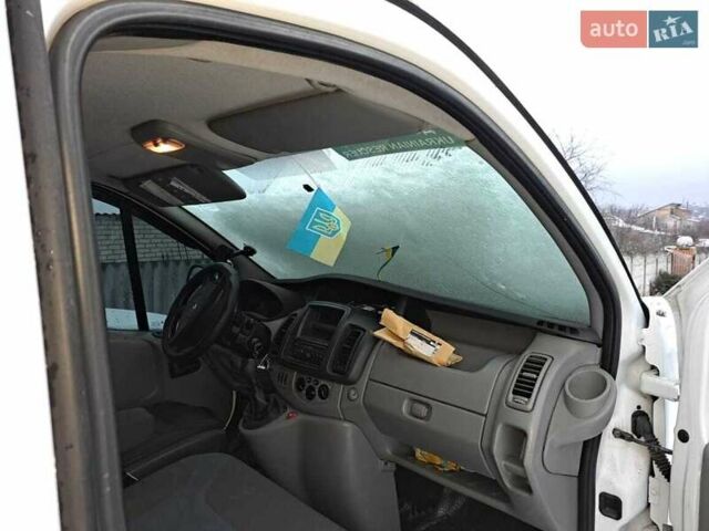 Белый Рено Трафик, объемом двигателя 2 л и пробегом 430 тыс. км за 8300 $, фото 9 на Automoto.ua
