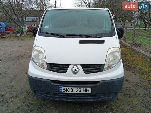 Белый Рено Трафик, объемом двигателя 2 л и пробегом 265 тыс. км за 9800 $, фото 2 на Automoto.ua