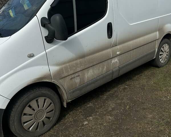 Белый Рено Трафик, объемом двигателя 2 л и пробегом 430 тыс. км за 8300 $, фото 4 на Automoto.ua