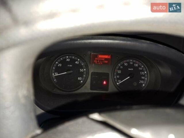 Белый Рено Трафик, объемом двигателя 2 л и пробегом 430 тыс. км за 8300 $, фото 13 на Automoto.ua