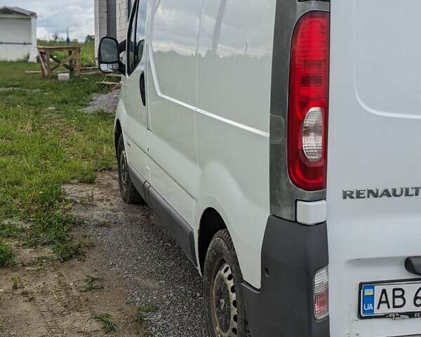 Белый Рено Трафик, объемом двигателя 2 л и пробегом 280 тыс. км за 7500 $, фото 4 на Automoto.ua