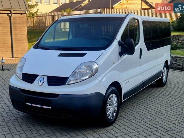Белый Рено Трафик, объемом двигателя 2 л и пробегом 281 тыс. км за 10000 $, фото 1 на Automoto.ua