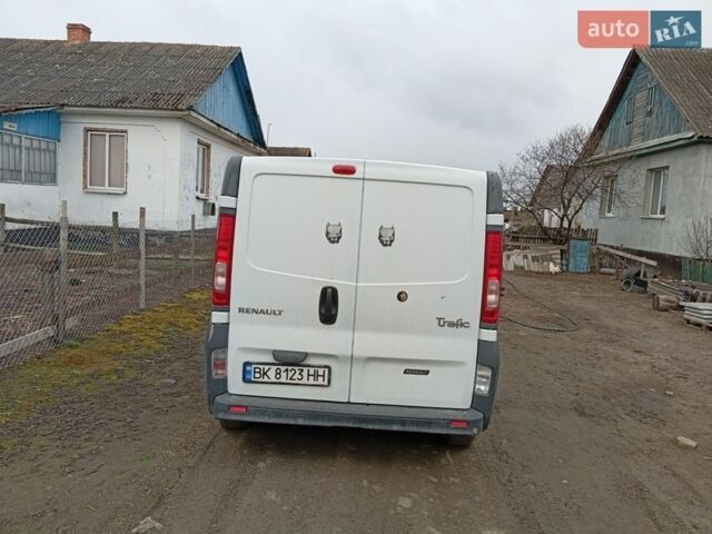 Белый Рено Трафик, объемом двигателя 2 л и пробегом 265 тыс. км за 9800 $, фото 3 на Automoto.ua