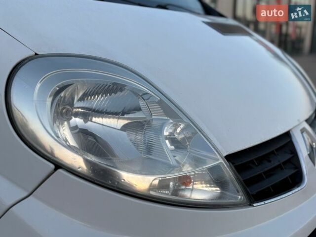 Белый Рено Трафик, объемом двигателя 2 л и пробегом 220 тыс. км за 14990 $, фото 15 на Automoto.ua