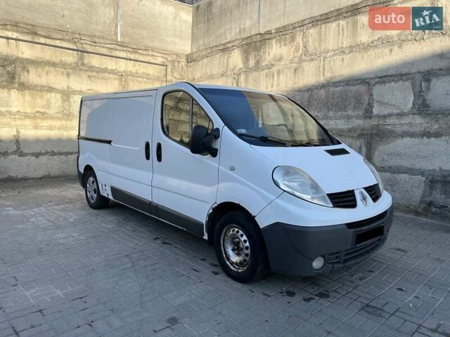 Белый Рено Трафик, объемом двигателя 2 л и пробегом 550 тыс. км за 7200 $, фото 1 на Automoto.ua