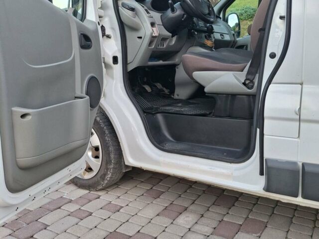 Білий Рено Трафік, об'ємом двигуна 2 л та пробігом 390 тис. км за 12200 $, фото 4 на Automoto.ua