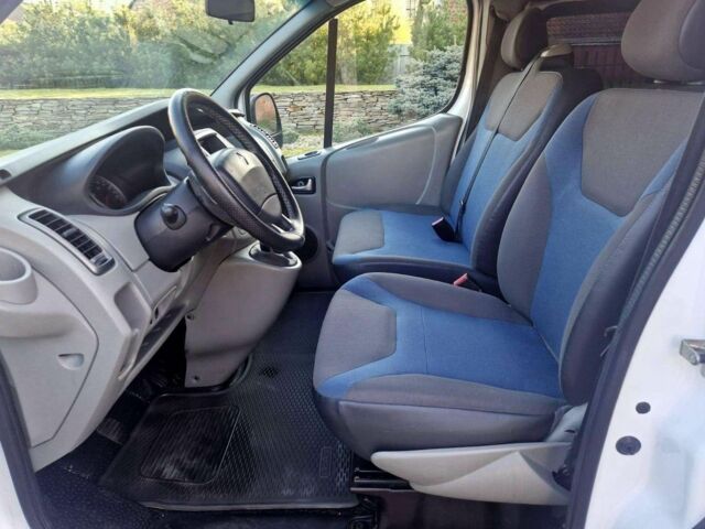 Белый Рено Трафик, объемом двигателя 2 л и пробегом 281 тыс. км за 8000 $, фото 11 на Automoto.ua