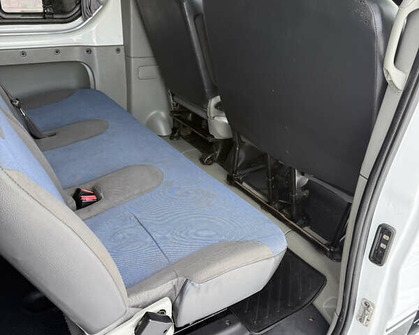 Белый Рено Трафик, объемом двигателя 2 л и пробегом 334 тыс. км за 12400 $, фото 14 на Automoto.ua