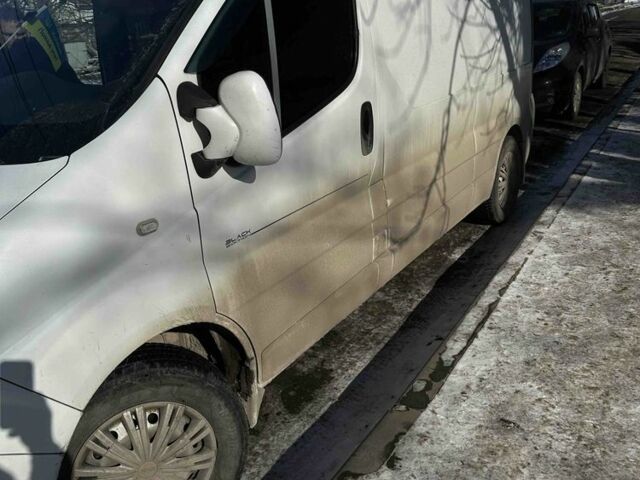 Белый Рено Трафик, объемом двигателя 2 л и пробегом 330 тыс. км за 8700 $, фото 2 на Automoto.ua