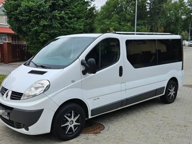 Белый Рено Трафик, объемом двигателя 2 л и пробегом 195 тыс. км за 7500 $, фото 1 на Automoto.ua