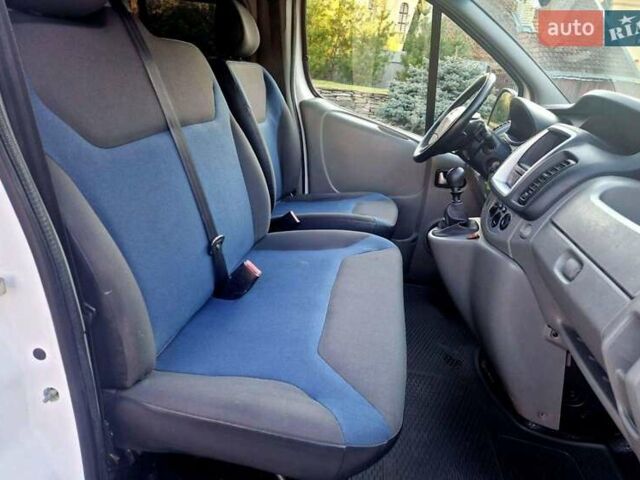 Белый Рено Трафик, объемом двигателя 2 л и пробегом 281 тыс. км за 10000 $, фото 15 на Automoto.ua