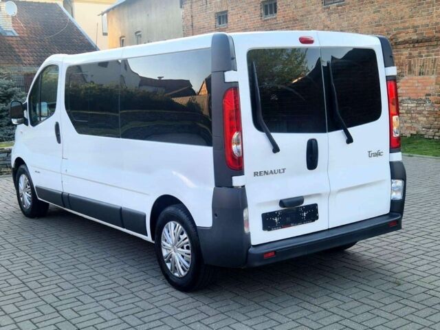 Белый Рено Трафик, объемом двигателя 2 л и пробегом 281 тыс. км за 8000 $, фото 5 на Automoto.ua