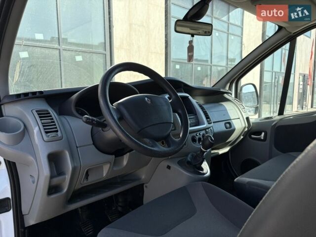 Белый Рено Трафик, объемом двигателя 2 л и пробегом 220 тыс. км за 14990 $, фото 16 на Automoto.ua