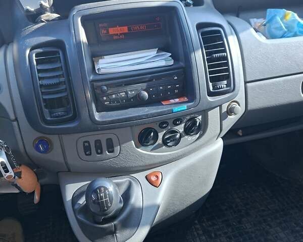 Белый Рено Трафик, объемом двигателя 2 л и пробегом 437 тыс. км за 9000 $, фото 3 на Automoto.ua