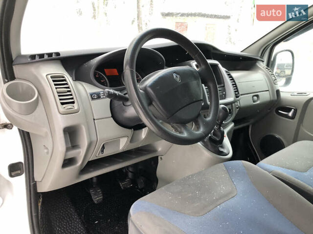 Белый Рено Трафик, объемом двигателя 2 л и пробегом 273 тыс. км за 14700 $, фото 7 на Automoto.ua