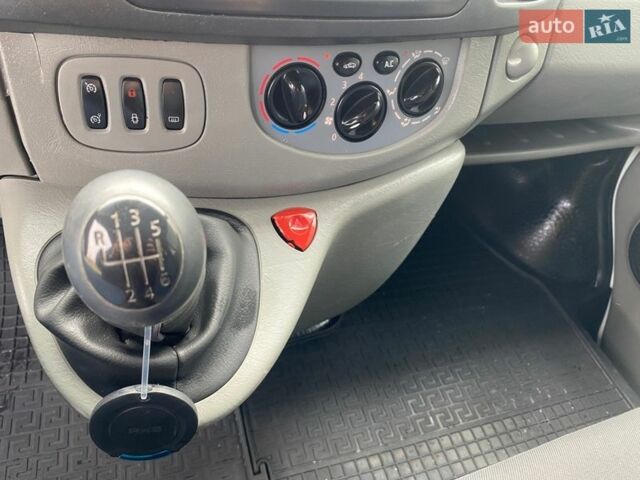 Белый Рено Трафик, объемом двигателя 2 л и пробегом 320 тыс. км за 12250 $, фото 31 на Automoto.ua