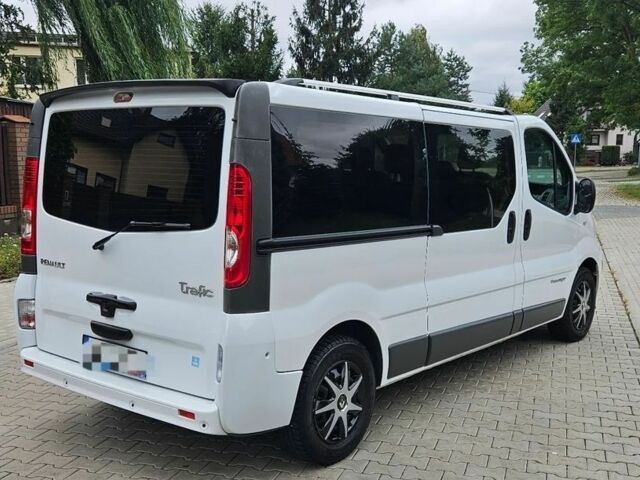 Белый Рено Трафик, объемом двигателя 2 л и пробегом 195 тыс. км за 7500 $, фото 3 на Automoto.ua