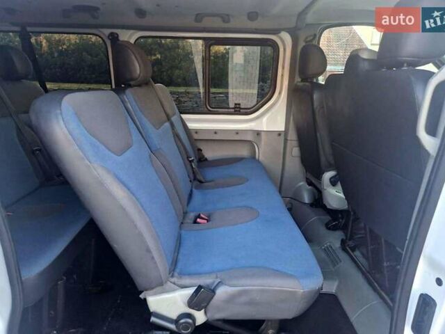 Белый Рено Трафик, объемом двигателя 2 л и пробегом 281 тыс. км за 10000 $, фото 11 на Automoto.ua