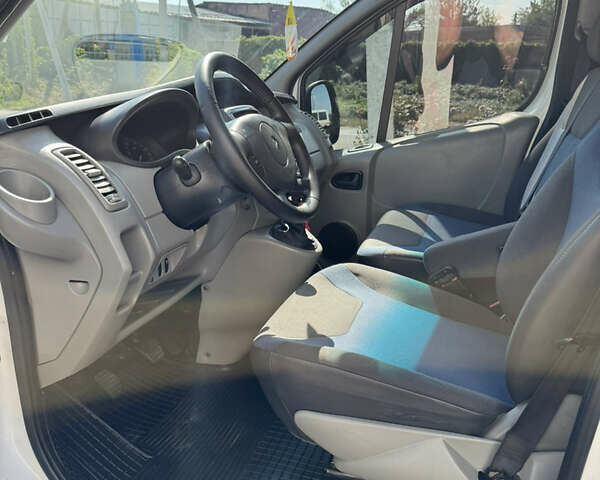 Білий Рено Трафік, об'ємом двигуна 2 л та пробігом 350 тис. км за 10500 $, фото 10 на Automoto.ua