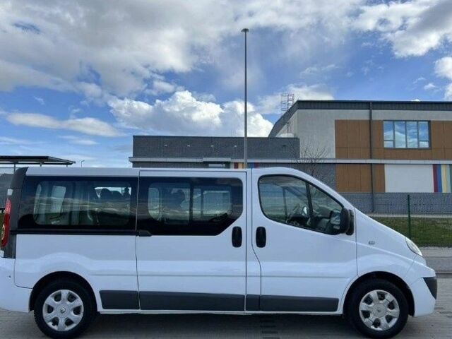 Білий Рено Трафік, об'ємом двигуна 2 л та пробігом 190 тис. км за 8300 $, фото 4 на Automoto.ua