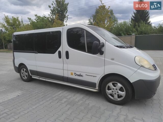Білий Рено Трафік, об'ємом двигуна 2 л та пробігом 270 тис. км за 13000 $, фото 4 на Automoto.ua
