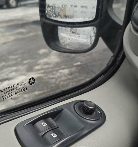 Білий Рено Трафік, об'ємом двигуна 2 л та пробігом 355 тис. км за 12999 $, фото 12 на Automoto.ua