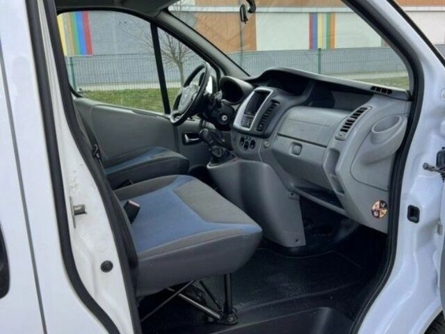 Білий Рено Трафік, об'ємом двигуна 2 л та пробігом 190 тис. км за 8300 $, фото 14 на Automoto.ua