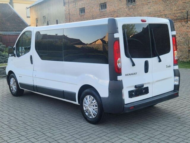 Белый Рено Трафик, объемом двигателя 2 л и пробегом 281 тыс. км за 8000 $, фото 3 на Automoto.ua