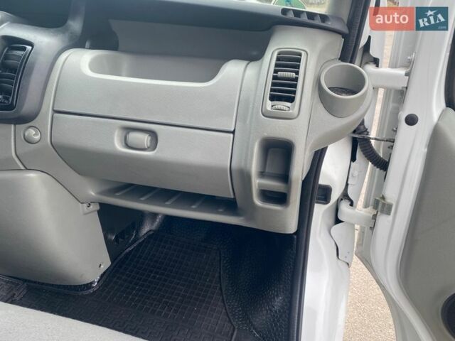 Белый Рено Трафик, объемом двигателя 2 л и пробегом 320 тыс. км за 12250 $, фото 45 на Automoto.ua