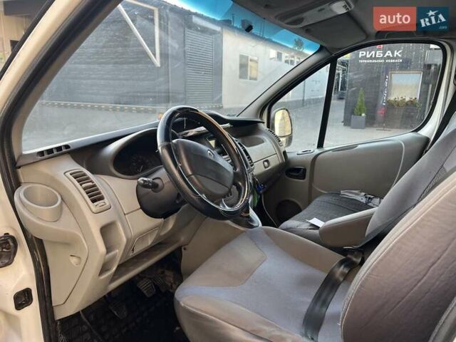 Белый Рено Трафик, объемом двигателя 2 л и пробегом 550 тыс. км за 7200 $, фото 7 на Automoto.ua