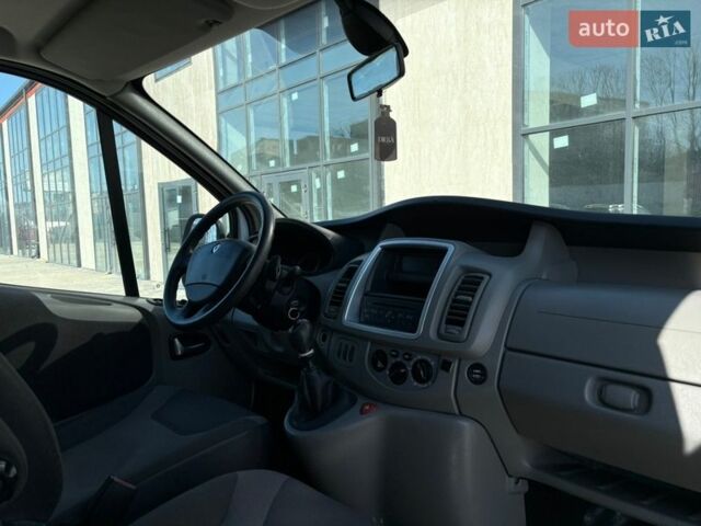 Белый Рено Трафик, объемом двигателя 2 л и пробегом 220 тыс. км за 14990 $, фото 17 на Automoto.ua