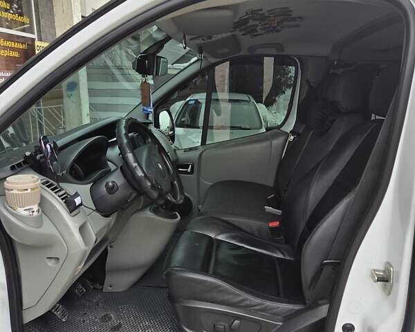 Білий Рено Трафік, об'ємом двигуна 2 л та пробігом 205 тис. км за 15500 $, фото 8 на Automoto.ua