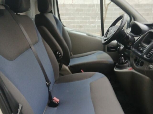 Белый Рено Трафик, объемом двигателя 2 л и пробегом 317 тыс. км за 8745 $, фото 4 на Automoto.ua