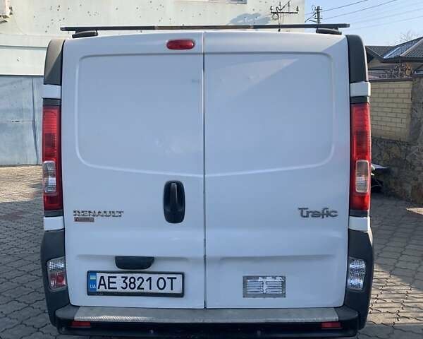 Белый Рено Трафик, объемом двигателя 2 л и пробегом 246 тыс. км за 9000 $, фото 2 на Automoto.ua