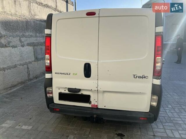 Белый Рено Трафик, объемом двигателя 2 л и пробегом 550 тыс. км за 7200 $, фото 3 на Automoto.ua