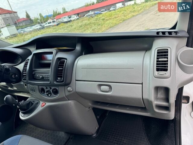 Белый Рено Трафик, объемом двигателя 2 л и пробегом 277 тыс. км за 12300 $, фото 9 на Automoto.ua