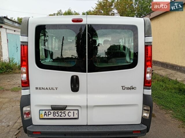 Белый Рено Трафик, объемом двигателя 2 л и пробегом 368 тыс. км за 12300 $, фото 5 на Automoto.ua